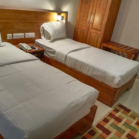 Отель Devanganam Residency Гуруваюр Экстерьер фото
